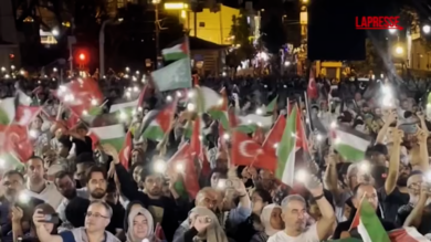 Istanbul, in centinaia in piazza per sostenere i palestinesi