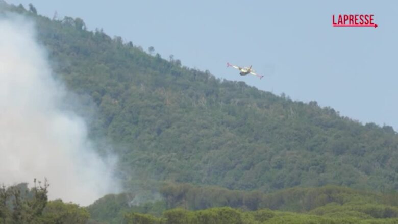 Incendio Vesuvio, al lavoro 12 squadre e 6 Canadair