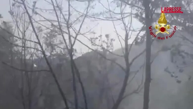 Incendio nei boschi nell’Ascolano, tre squadre dei vigili del fuoco al lavoro