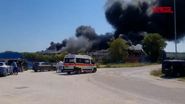 Incendio alla Carbon Line a Fano: evacuati i dipendenti, un ferito