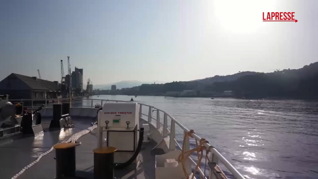 migranti sbarcati a savona i 146 naufraghi soccorsi da life support