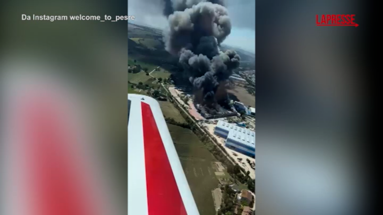 Fano, l’incendio alla Carbon Line ripreso dall’alto