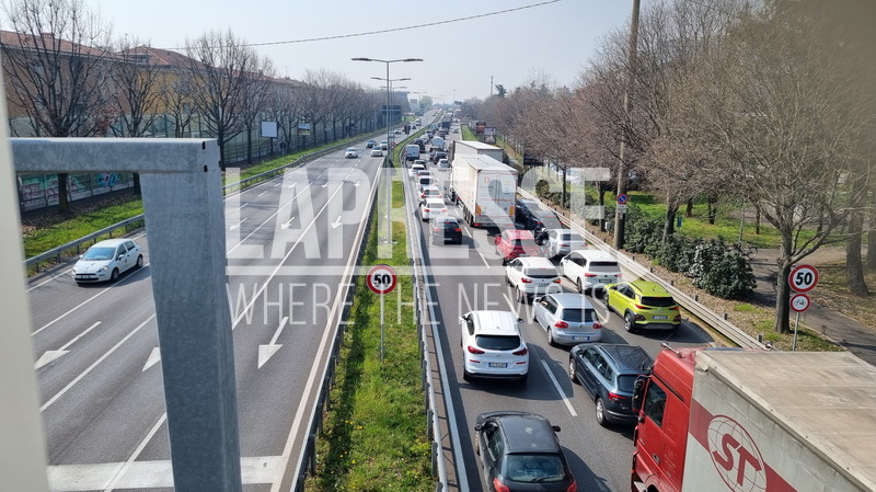 rifiuti lanciati dalle auto fino a 18mila euro di multa e si rischia anche il carcere