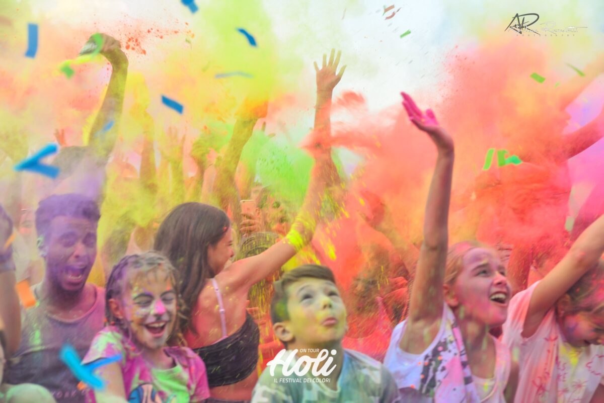 Galleria foto 'Holi, Il Festival dei Colori fa tappa a Grezzana: le foto' - foto 5