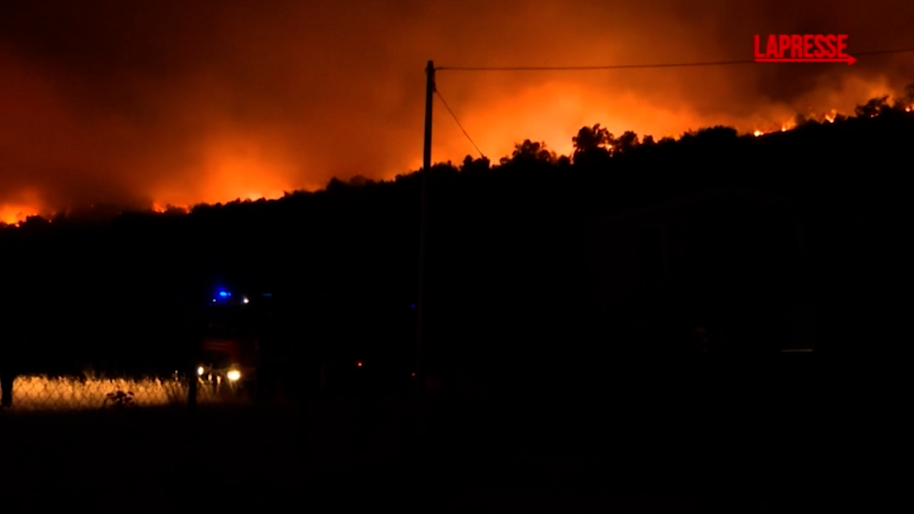 incendi in montenegro ancora in fiamme la periferia di podgorica