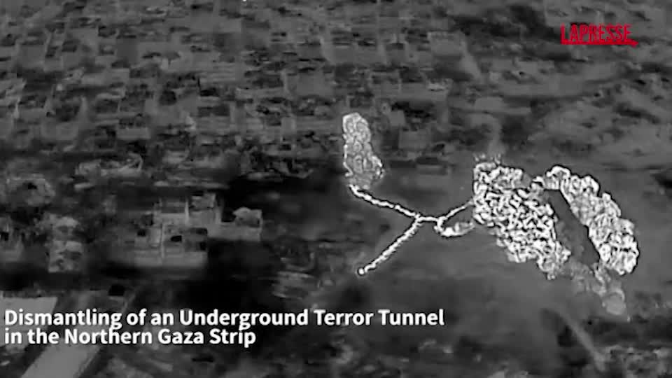 gaza colpiti tunnel e pozzi le esplosioni nel video diffuso dall esercito israeliano