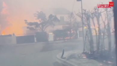 Spagna, incendio vicino Madrid: le fiamme nel comune di Tres Cantos