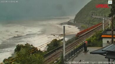 Taiwan, il tifone Podul sulla costa: le immagini della tempesta e delle evacuazioni