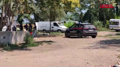 Milano, investita e uccisa da auto pirata: i carabinieri nel campo rom dei minori