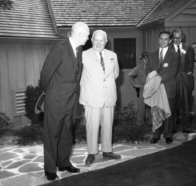 Dwight D. Eisenhower e Khrushchev a Camp David 25 settembre 1959 (AP Photo, File)