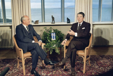 Mikhail Gorbaciov e Ronald Reagan