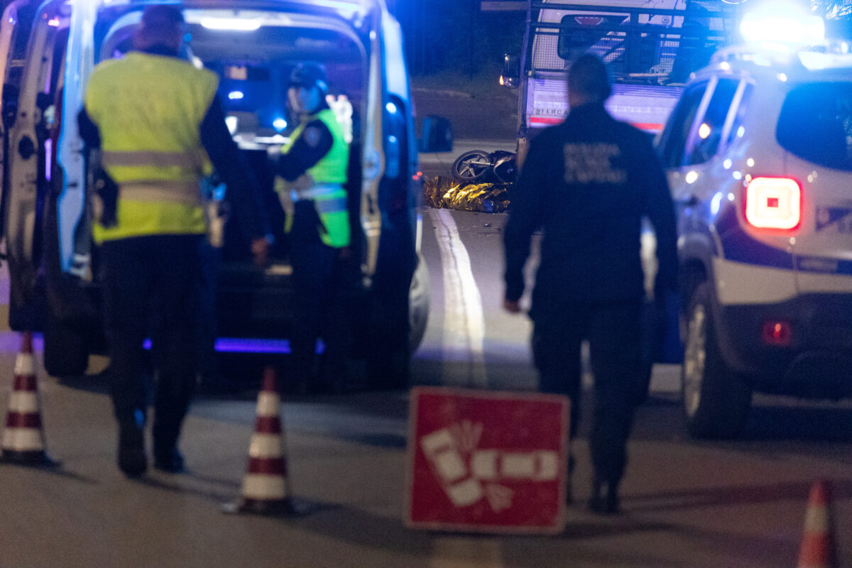 Massa, con la moto contro un palo per fuggire ai controlli: morto un uomo Massa, con la moto contro un palo per fuggire ai controlli: morto un uomo