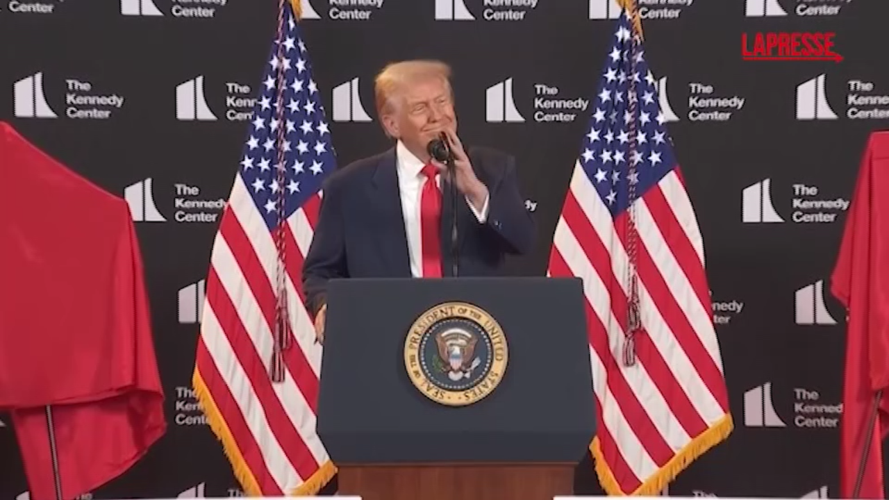 usa trump annuncia premio kennedy per stallone kiss e gloria gaynor