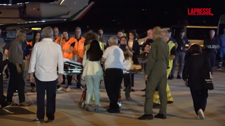 Medioriente, i bambini palestinesi atterrano a Ciampino accolti con regali e peluche