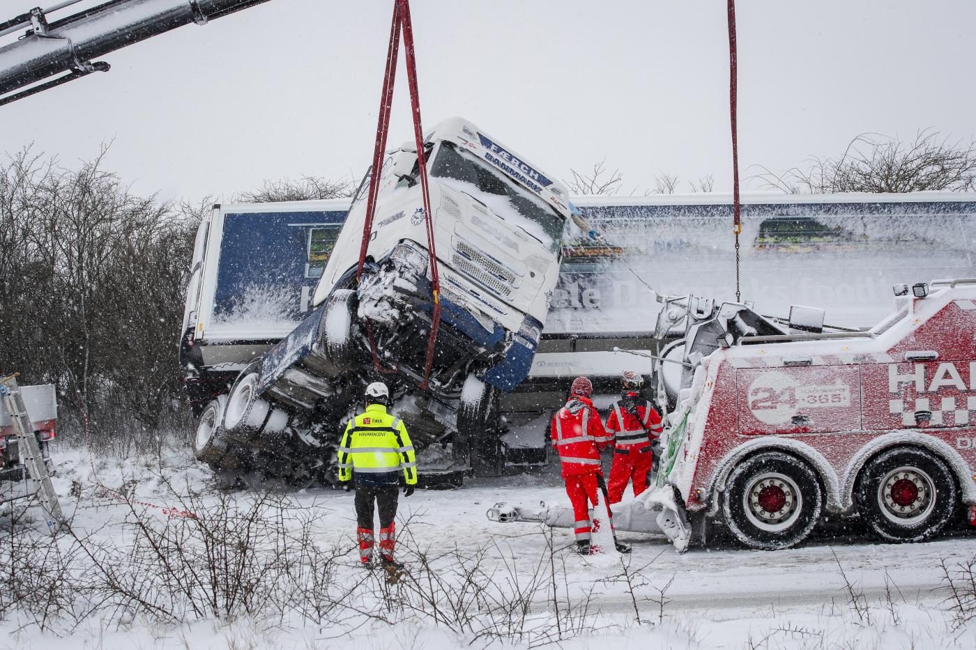 Danimarca, treno colpisce cisterna e deraglia: morti e feriti