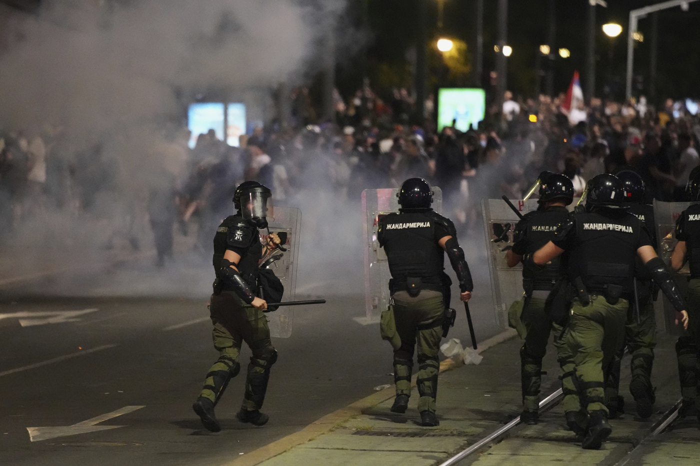Scontri in Serbia, arrestato anche un italiano