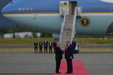 Il presidente Donald Trump incontra il presidente russo Vladimir Putin in Alaska
