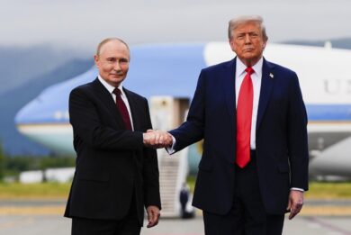 Il presidente Donald Trump incontra il presidente russo Vladimir Putin in Alaska