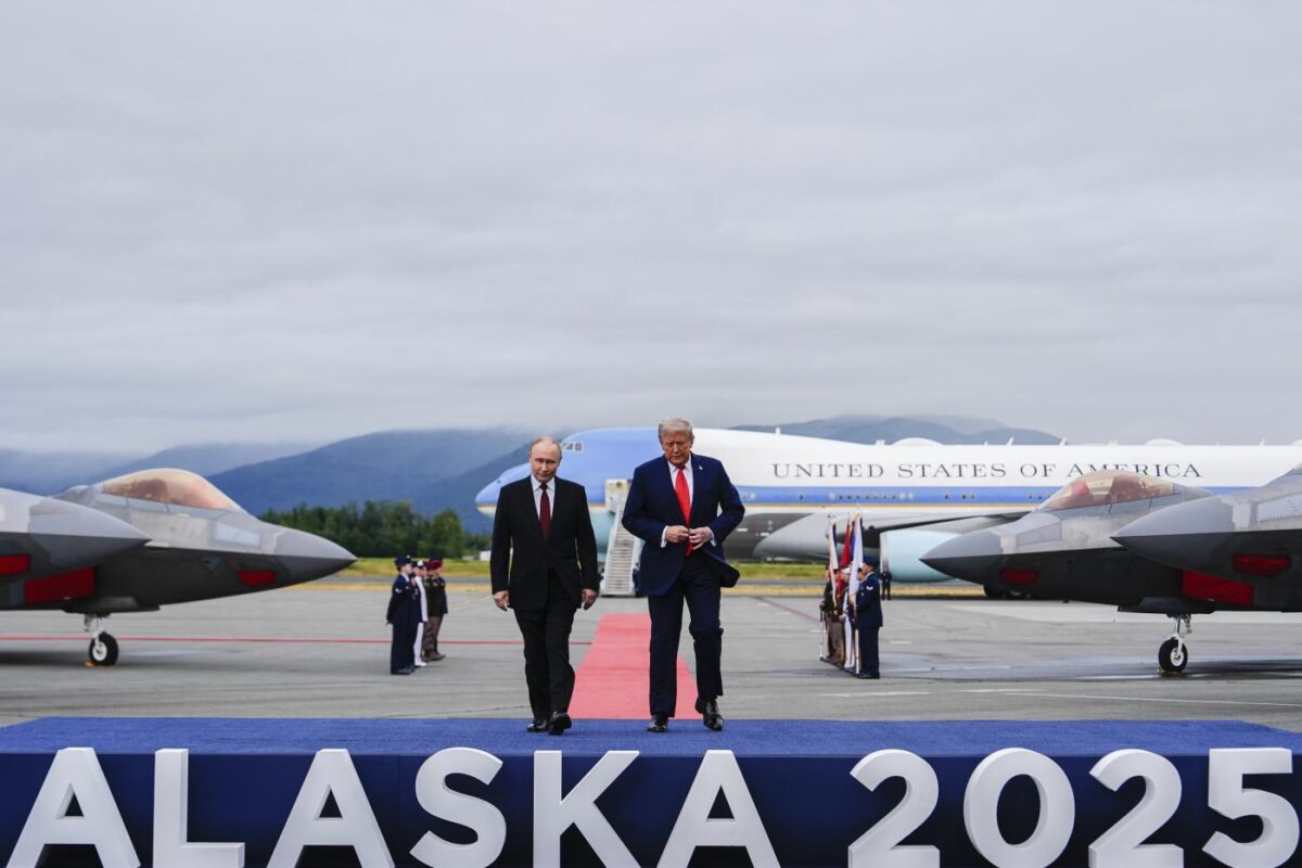 Galleria foto 'Vertice Trump-Putin in Alaska: l’arrivo e le strette di mano in 20 foto' - foto 10