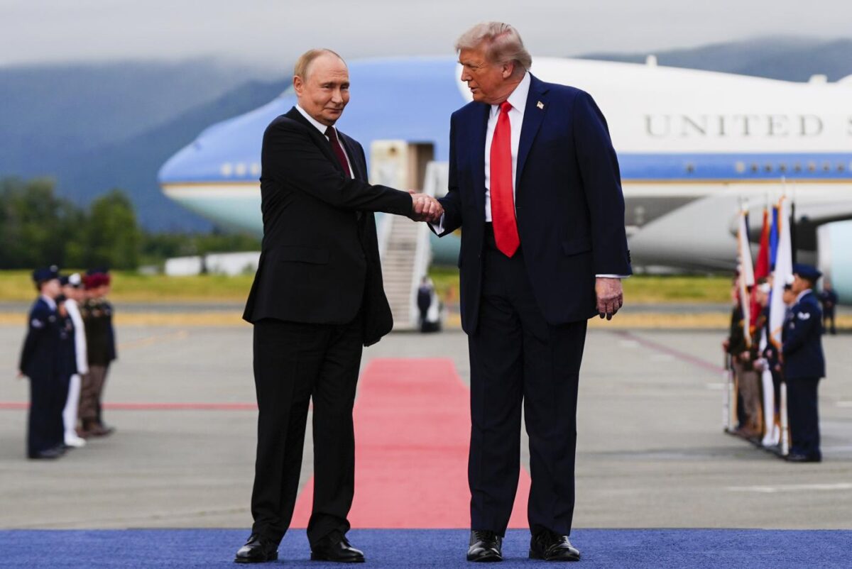 Galleria foto 'Vertice Trump-Putin in Alaska: l’arrivo e le strette di mano in 20 foto' - foto 19