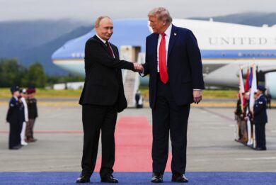 Il presidente Donald Trump incontra il presidente russo Vladimir Putin in Alaska