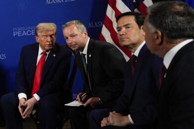 Il presidente Donald Trump incontra il presidente russo Vladimir Putin in Alaska