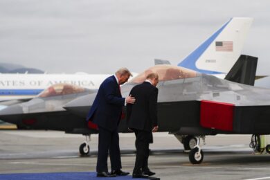 Il presidente Donald Trump incontra il presidente russo Vladimir Putin in Alaska