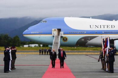 Il presidente Donald Trump incontra il presidente russo Vladimir Putin in Alaska