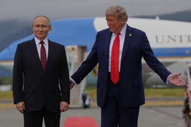 Il presidente Donald Trump incontra il presidente russo Vladimir Putin in Alaska