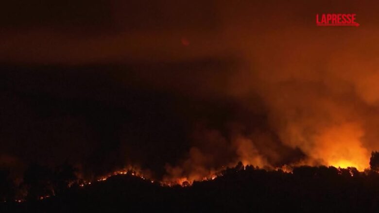 Portogallo, i vigili del fuoco lottano contro vasti roghi