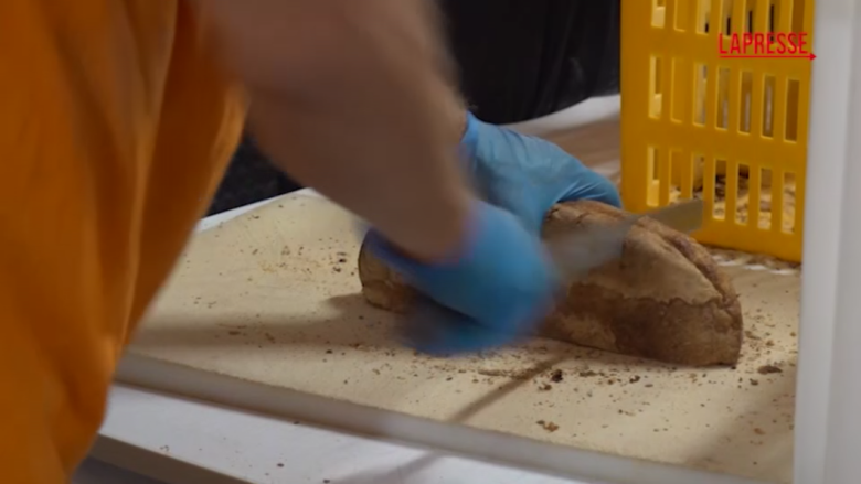 Milano, agosto in coda al Pane Quotidiano: “4mila al giorno per un pasto, servono volontari”