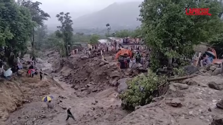 Pakistan, inondazioni lampo causano almeno 56 morti: evacuati oltre 1.300 turisti