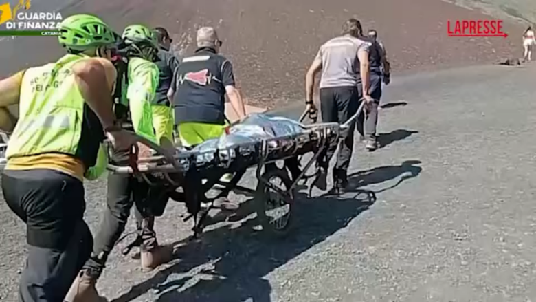 Catania, doppio intervento di soccorso della Finanza sull'Etna: le immagini