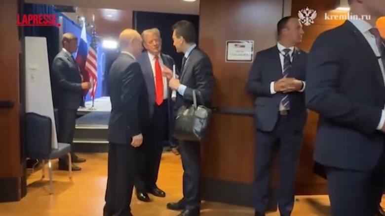 Vertice Trump-Putin, sorrisi e stretta di mano al termine dell'incontro in Alaska