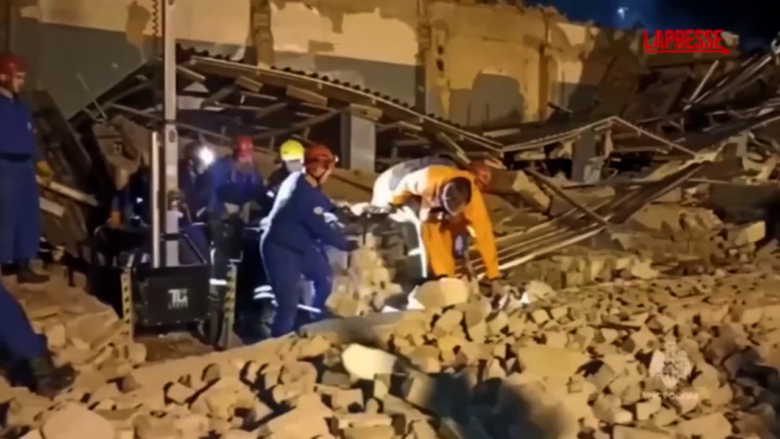 Russia, incendio in una fabbrica di polvere da sparo: soccorritori scavano tra le macerie