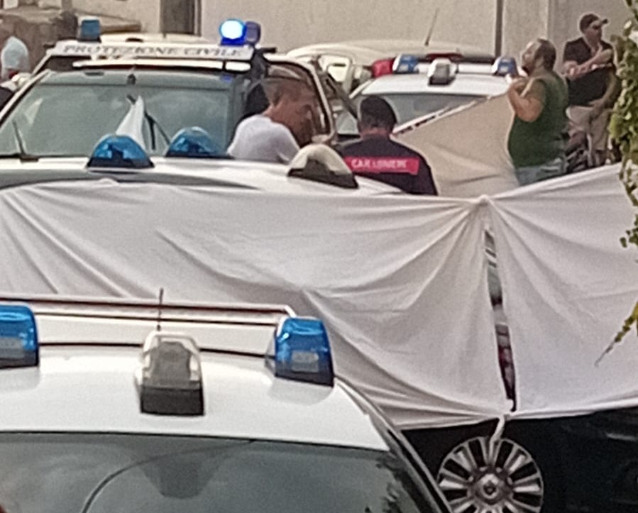Ischia, 69enne spara e uccide la madre dell’ex moglie e il compagno