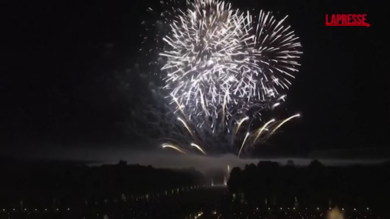Versailles illuminata dal Nocturnal Fountain Show of Fire: 16mila spettatori