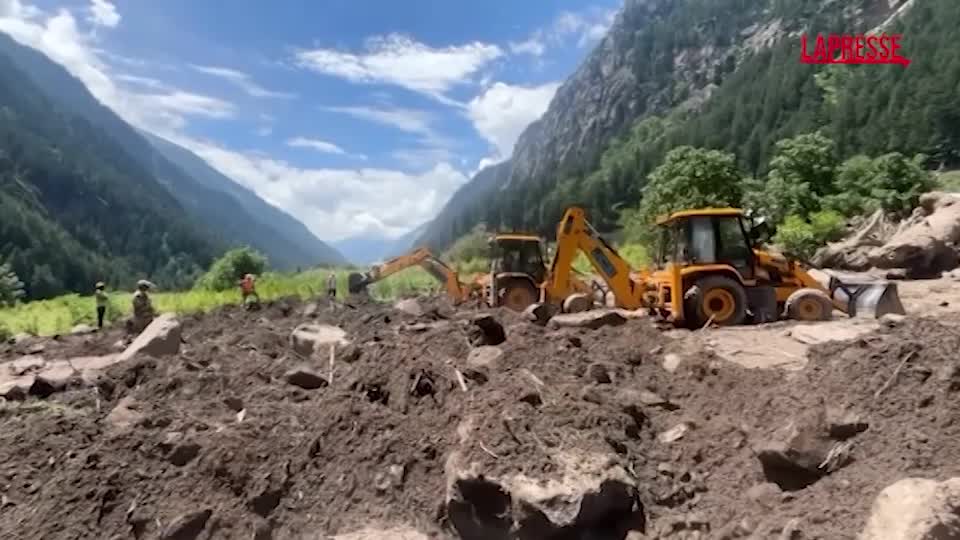 India, devastanti inondazioni: si cercano sopravvissuti nel Kashmir