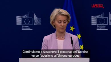 Ucraina, Von der Leyen: "I confini internazionali non possono essere modificati con la forza"