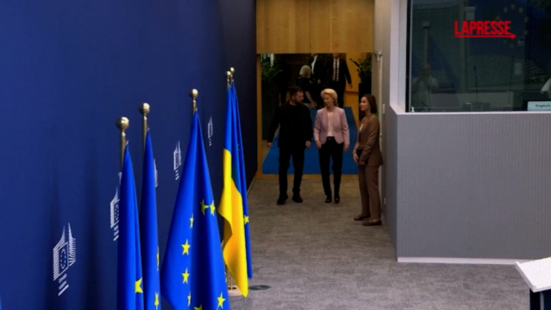 Ucraina, Von der Leyen accoglie Zelensky a Bruxelles