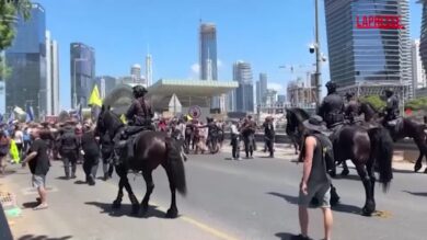 Israele, sciopero contro guerra a Gaza: 32 arresti per proteste e blocchi stradali