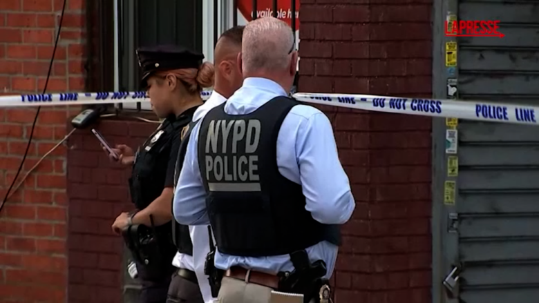 New York, morti e feriti per una sparatoria in un locale di Brooklyn: il video della polizia