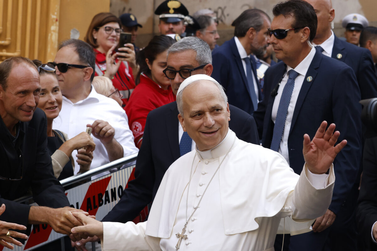 papa leone xiv portare nel mondo il fuoco dell8217amore e non delle armi
