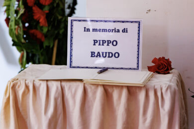 La camera ardente di Pippo Baudo allestita al Teatro delle Vittorie di Roma (foto LaPresse/Roberto Monaldo)
