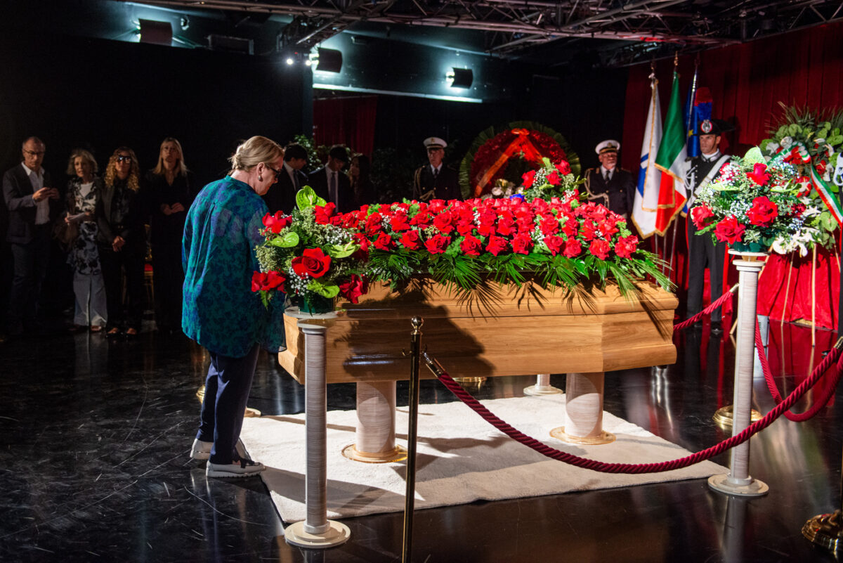 Galleria foto 'Pippo Baudo, la camera ardente al Teatro delle Vittorie di Roma' - foto 8