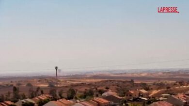 Gaza, nuovo raid israeliano: colonne di fumo sulla Striscia