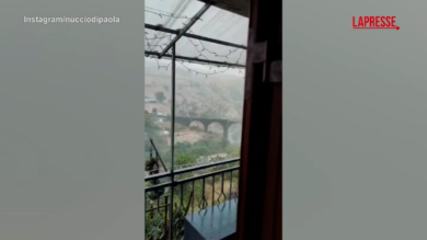 Sul Ponte San Giuliano a Randazzo cede il parapetto: il video