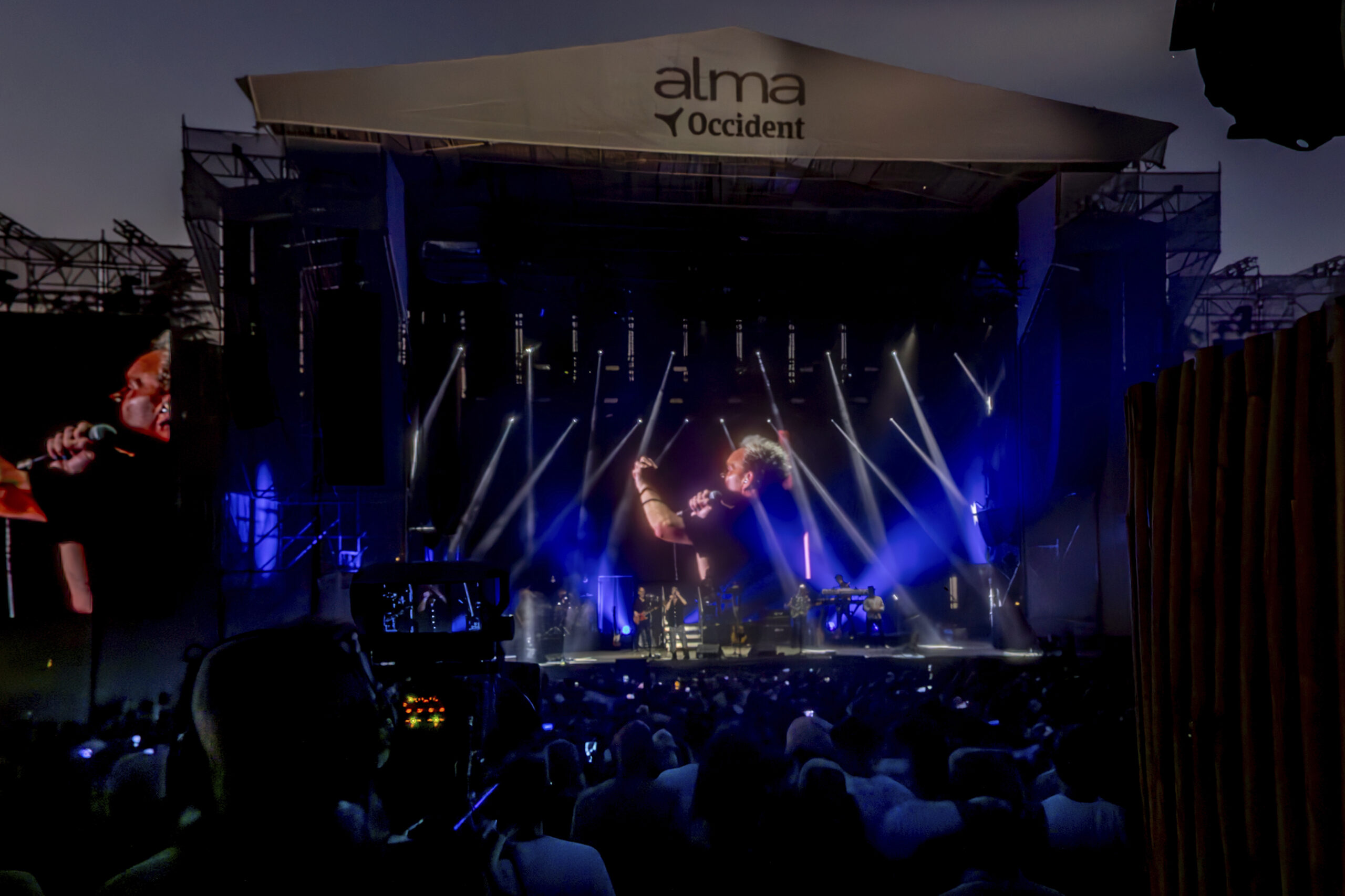 Morto Ronnie Rondell Jr, stuntman che ‘prese fuoco’ per la copertina dei Pink Floyd