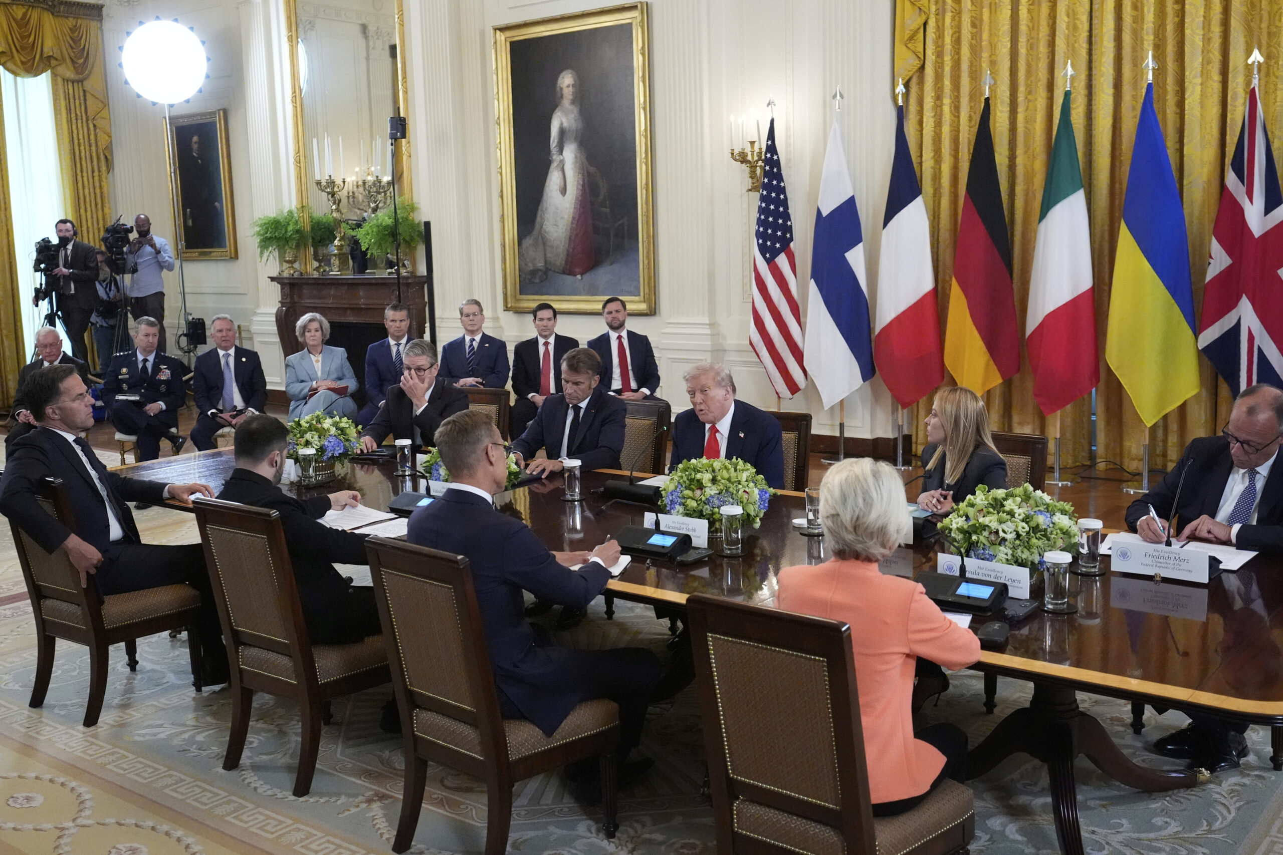 Ucraina, Zelensky e i leader europei a Washington da Trump – La diretta di oggi 18 agosto 2025