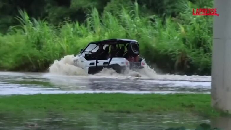 Porto Rico, piogge e allagamenti sull'isola per il passaggio dell'uragano Erin